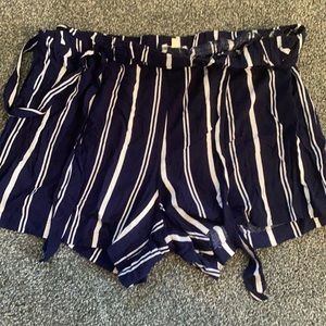Navy and white stripe shorts XL